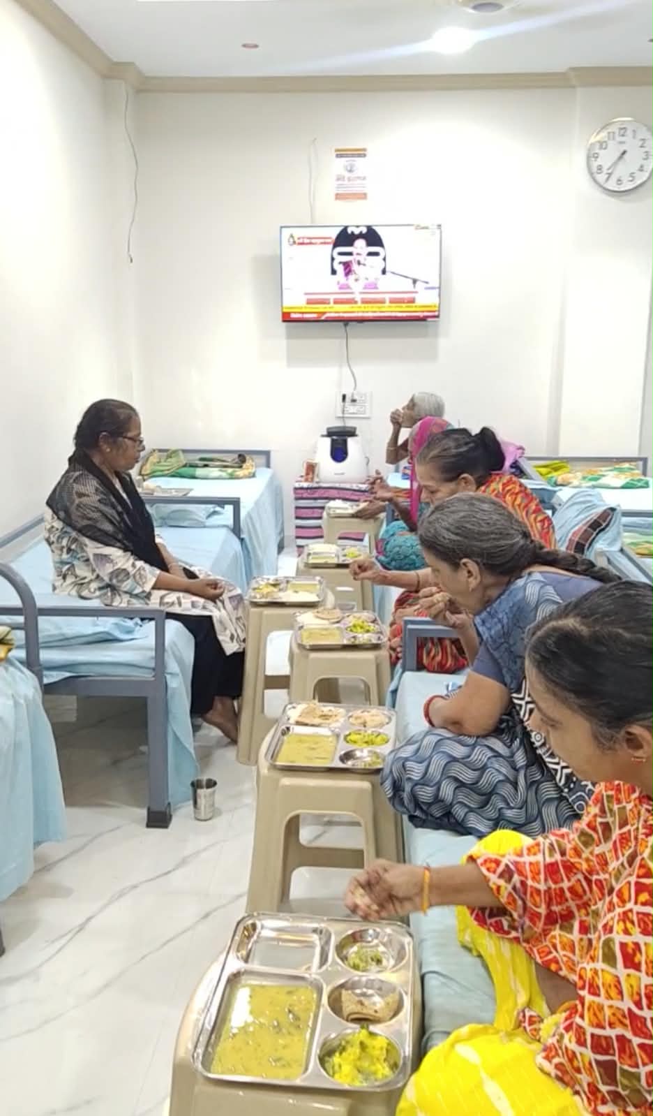 माई वृद्धाश्रमातील स्वच्छता व्यवस्था