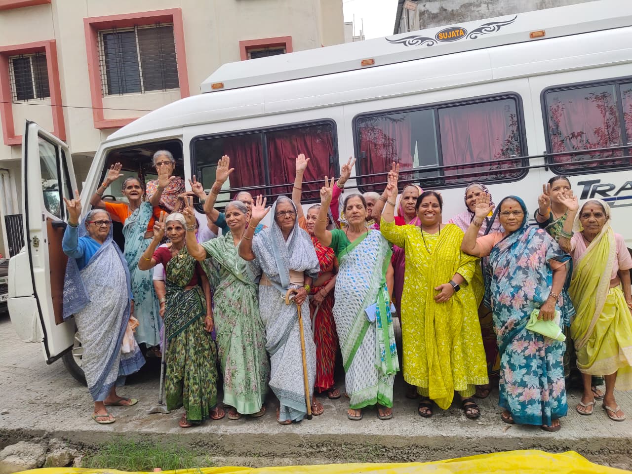 माई वृद्धाश्रमातील मनोरंजन व सामाजिक उपक्रम