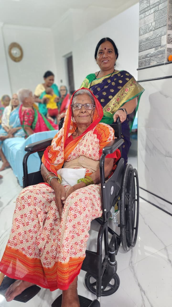 माई वृद्धाश्रमातील माता