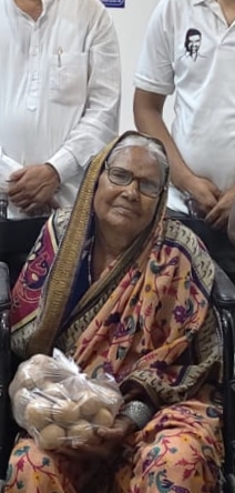 माई वृद्धाश्रमातील माता